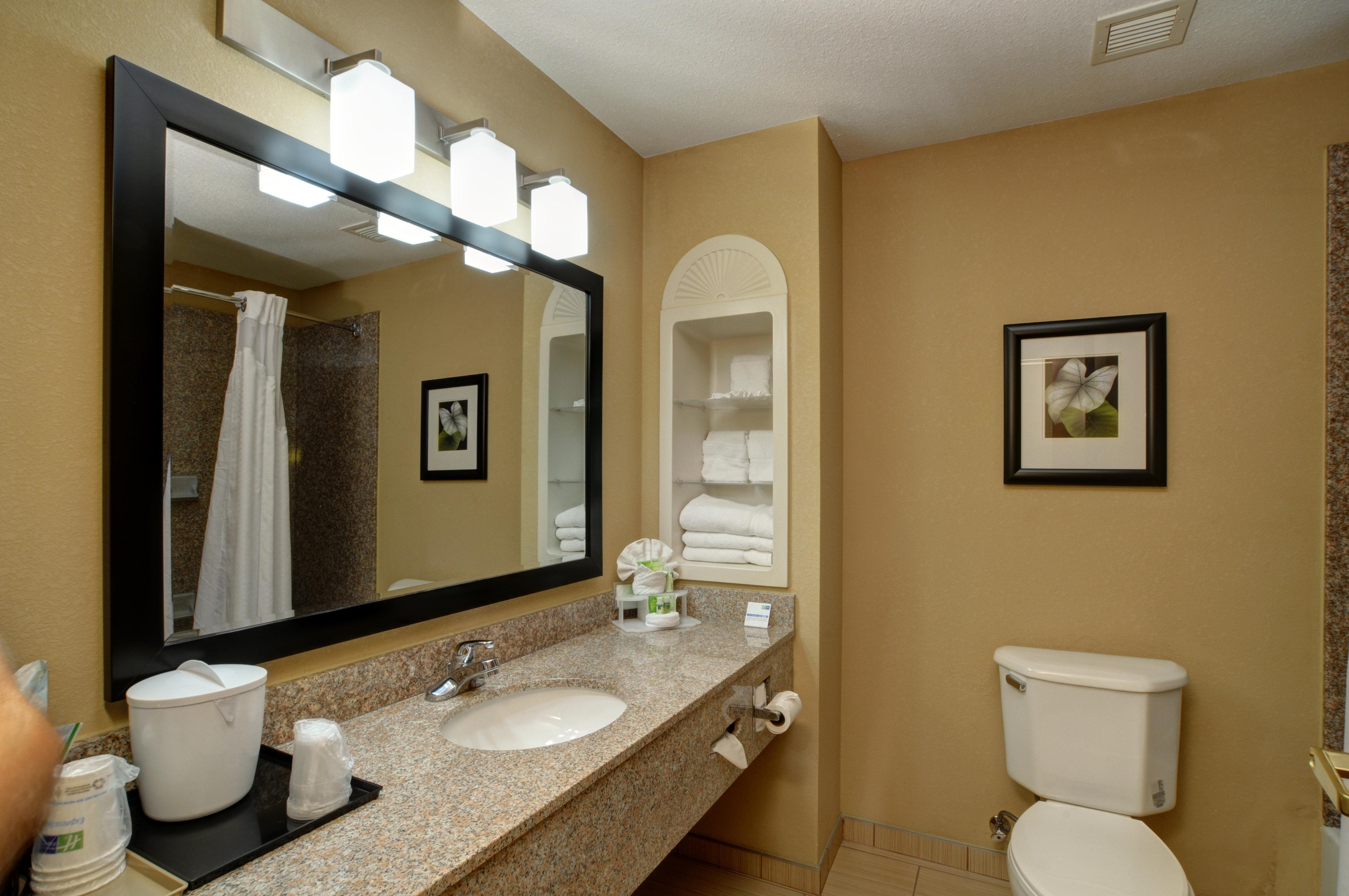 Holiday Inn Express & Suites Midwest City By Ihg Eksteriør bilde
