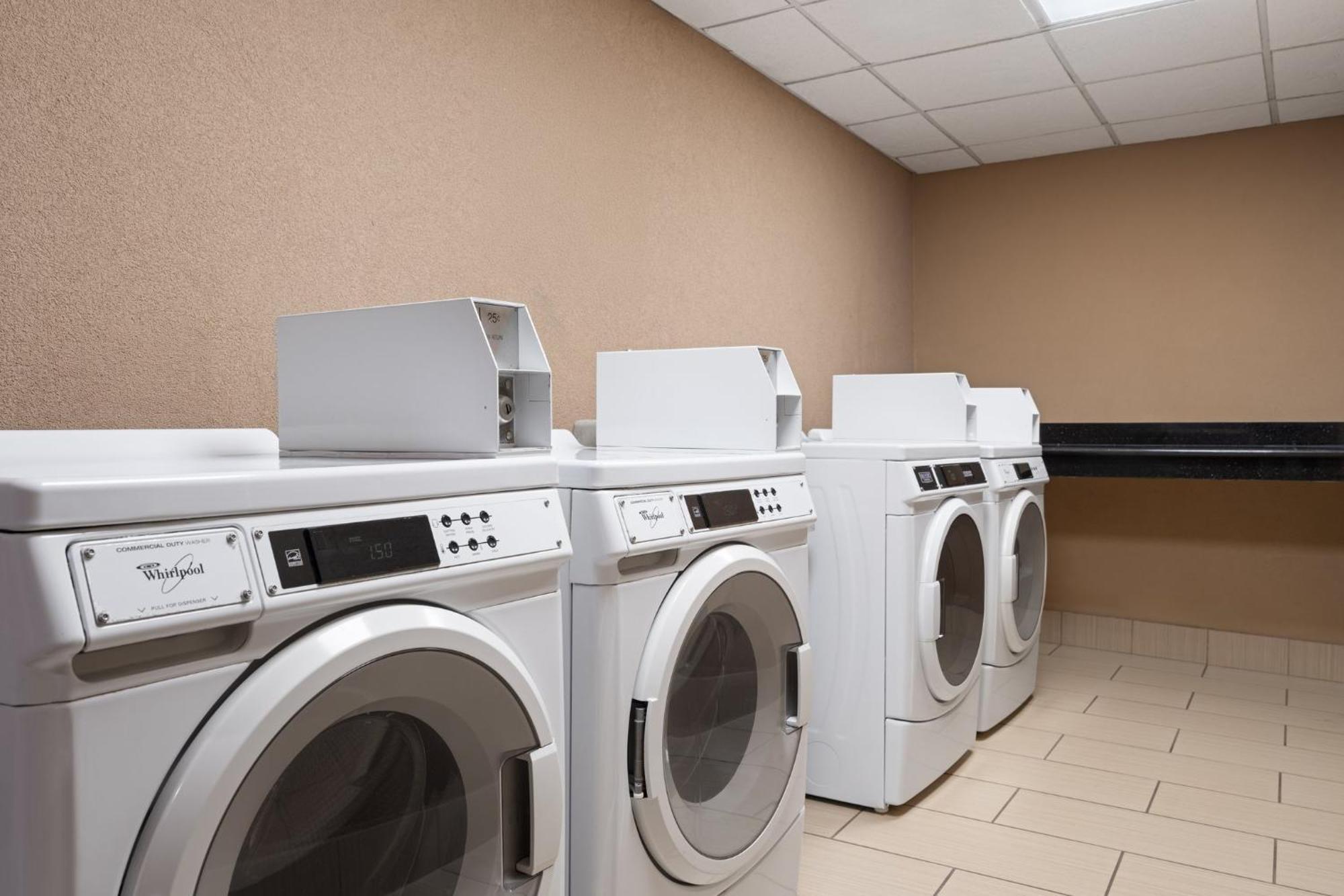 Holiday Inn Express & Suites Midwest City By Ihg Eksteriør bilde