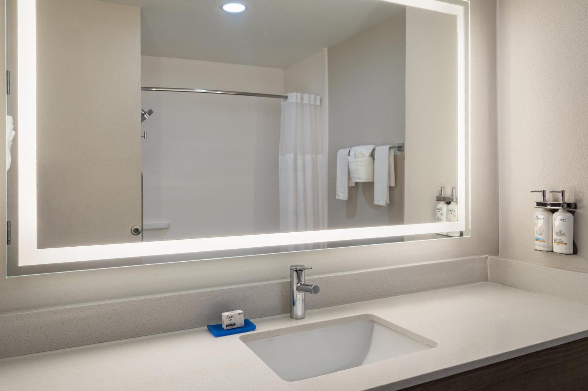 Holiday Inn Express & Suites Midwest City By Ihg Eksteriør bilde