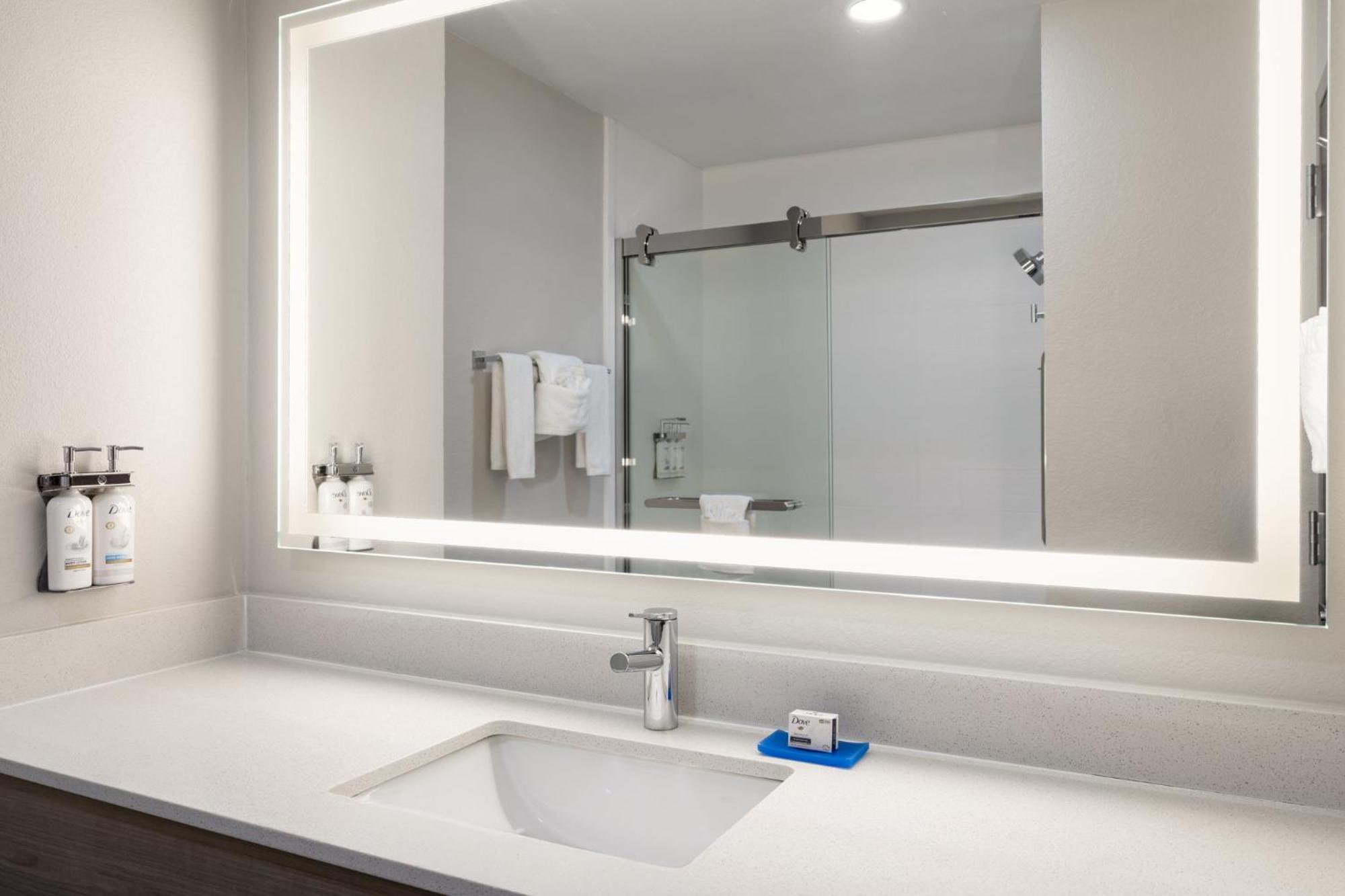 Holiday Inn Express & Suites Midwest City By Ihg Eksteriør bilde